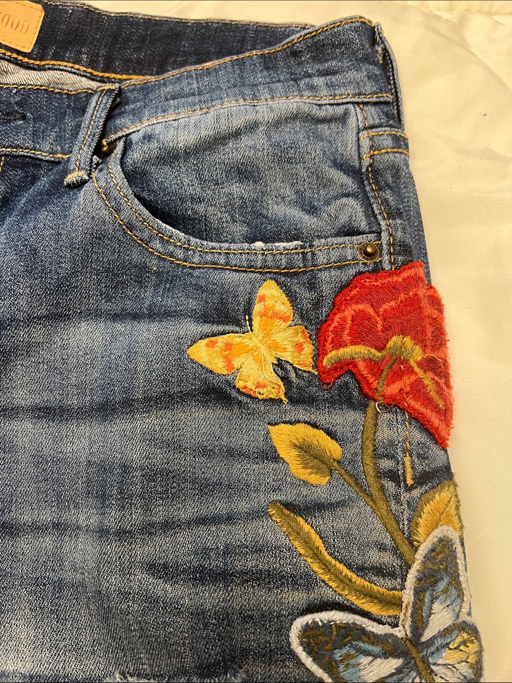DRIFTWOOD Blue Denim Embroidered Floral Bermuda Shorts sz 27 - Picture 8 of 11